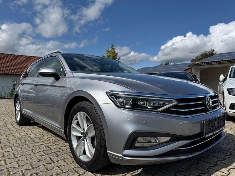 Silber Gebraucht 2022 VW Passat Business Limousine | 25.990 € (Fairer Preis) - Bild 1/4