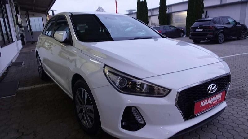 Gebraucht Hyundai i30 Trend 140 PS (102 kW) 2018 Polar white / sol Kleinwagen