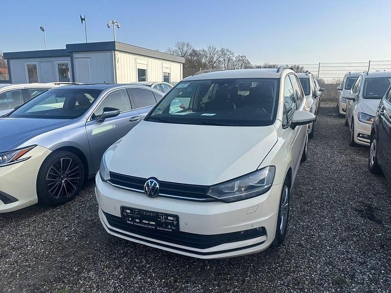 Gebraucht VW Touran Comfortline 150 PS (110 kW) 2022 Beige Van / Kleinbus