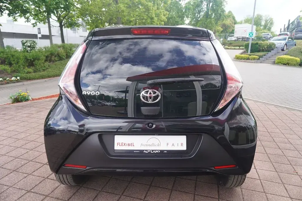 Gebraucht Toyota Aygo 69 PS (50 kW) 2018 Schwarz Kleinwagen