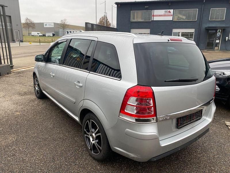 Gebraucht Opel Zafira Edition 120 PS (88 kW) 2010 Silber Van / Kleinbus
