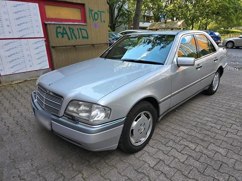 Silber Gebraucht 1994 Mercedes C180 Elegance Limousine | 4.600 € - Bild 1/4