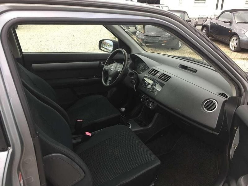 Gebraucht Suzuki Swift 92 PS (67 kW) 2005 Grau Kleinwagen
