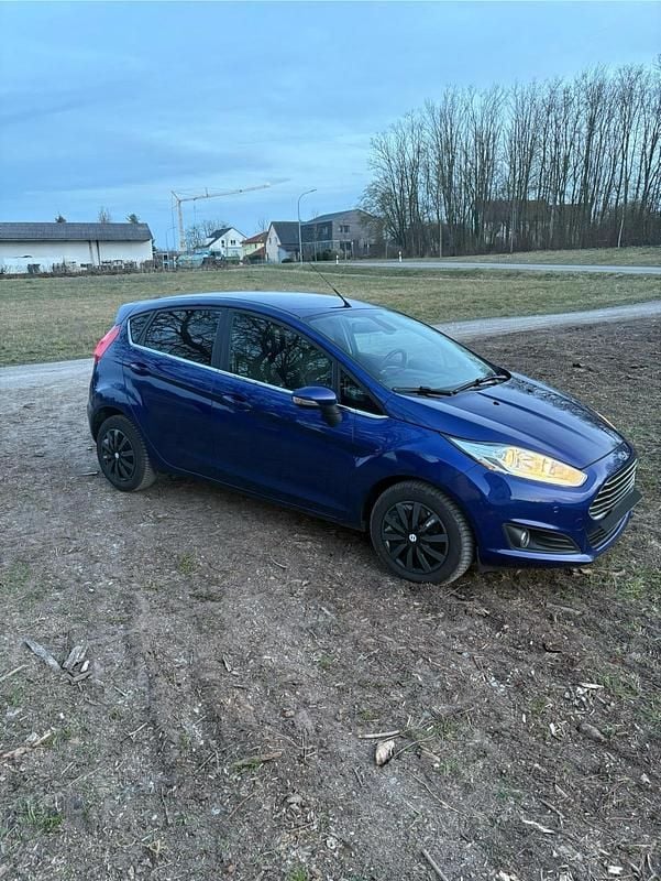 Gebraucht Ford Fiesta Titanium 125 PS (91 kW) 2016 Blau Kleinwagen