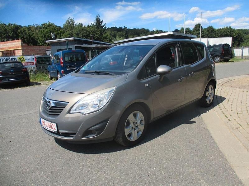 Braun Gebraucht 2011 Opel Meriva Design Edition Van / Kleinbus | 2.999 € (Superpreis) - Bild 1/4