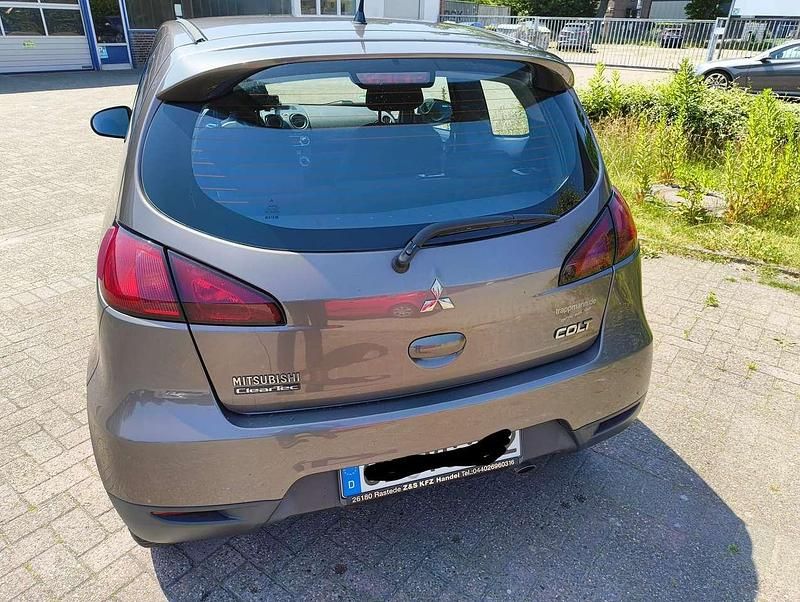 Gebraucht Mitsubishi Colt 95 PS (69 kW) 2013 Braun Limousine