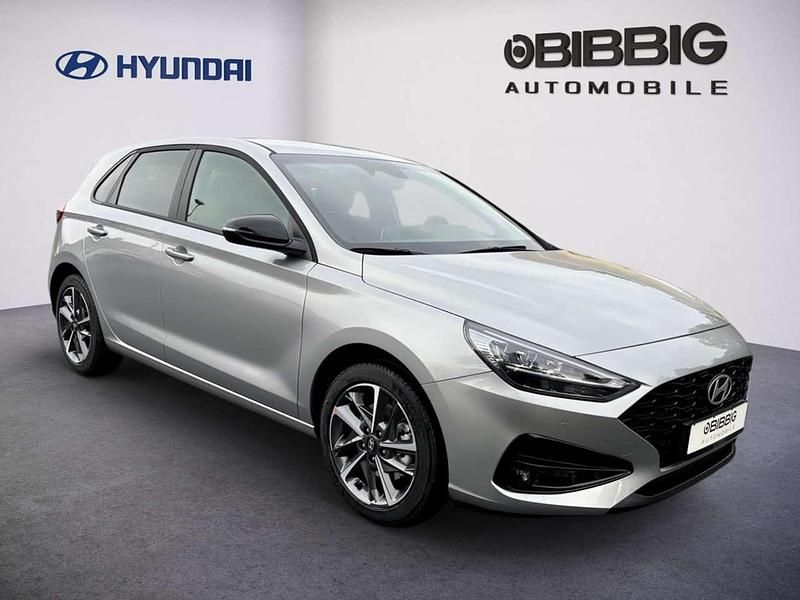 Gebraucht Hyundai i30 Advantage 101 PS (74 kW) 2024 Shimmering silver Limousine