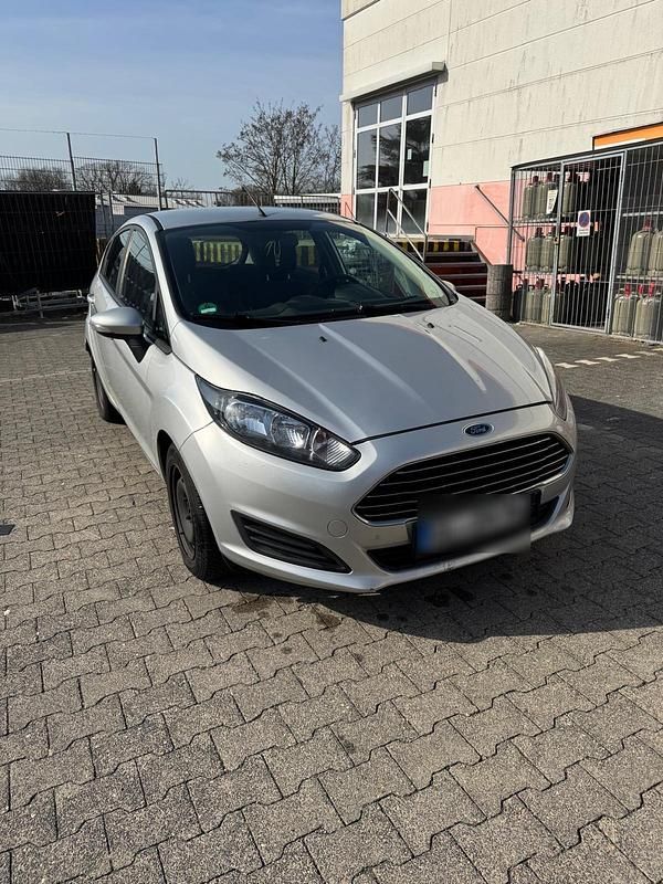 Gebraucht Ford Fiesta 90 PS (66 kW) 2014 Silber Kleinwagen