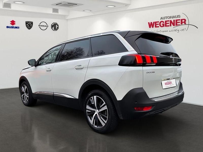 Gebraucht Peugeot 5008 Allure 131 PS (96 kW) 2023 Perlmuttweiß met. Van / Kleinbus