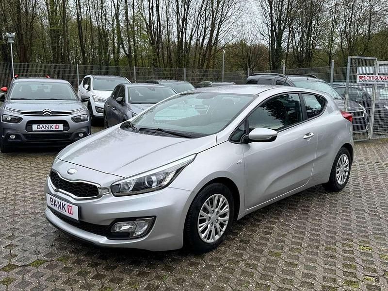 Gebraucht Kia Ceed 135 PS (99 kW) 2013 (9s) machine silver Kleinwagen