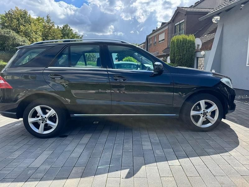 Gebraucht Mercedes ML250 204 PS (150 kW) 2014 Schwarz SUV