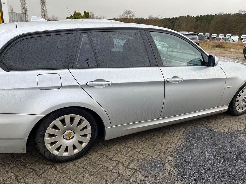 Gebraucht BMW 320 170 PS (125 kW) 2008 Silber Kombi