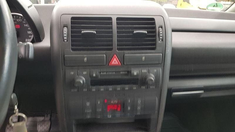 Usata Audi A2 75 CV (55 kW) 2004 Argento Utilitaria