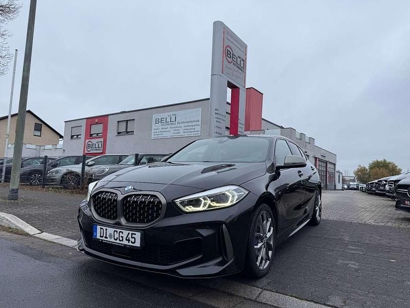 Black sapphire metallic Gebraucht 2021 BMW 135 Kleinwagen | 24.950 € (Fairer Preis) - Bild 1/4