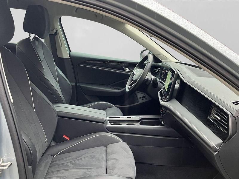 Gebraucht VW Passat Business 204 PS (150 kW) 2025 Silber Kombi