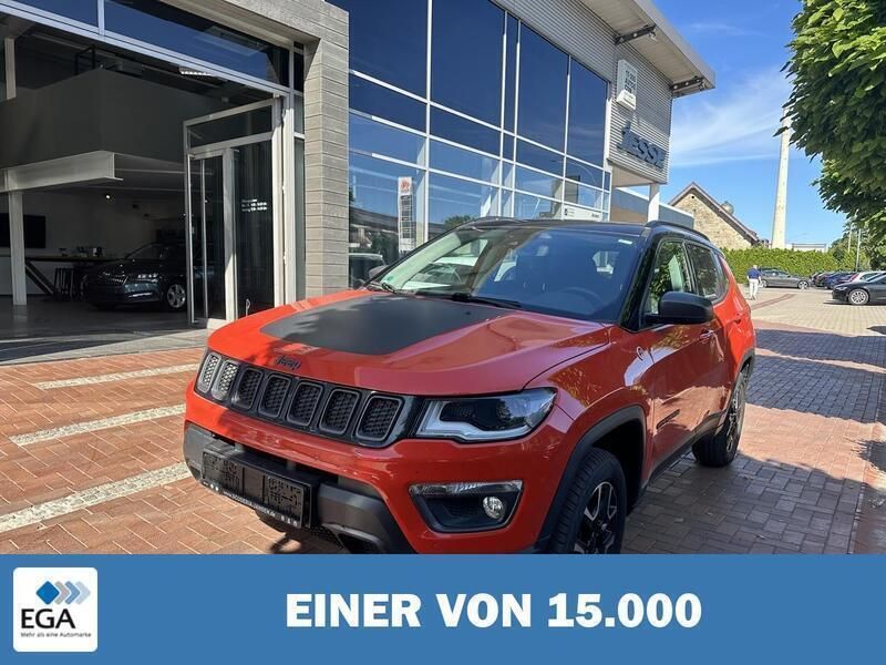 Orange Gebraucht 2020 Jeep Compass Trailhawk SUV | 27.300 € (Teuer) - Bild 1/4