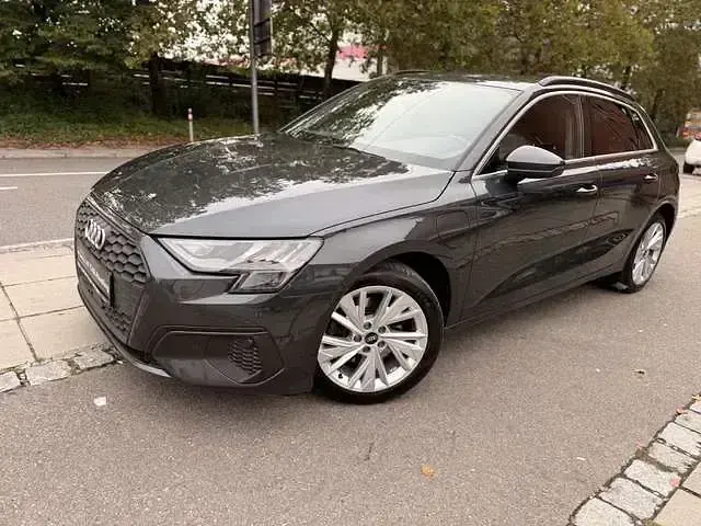 Gebraucht Audi A3 Sportback e-tron Ambiente 109 PS (80 kW) 2021 Grau Kleinwagen