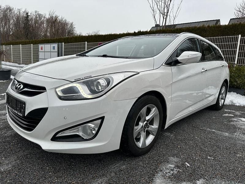 Weiß Gebraucht 2013 Hyundai i40 Style Kombi | 7.999 € (Fairer Preis) - Bild 1/4