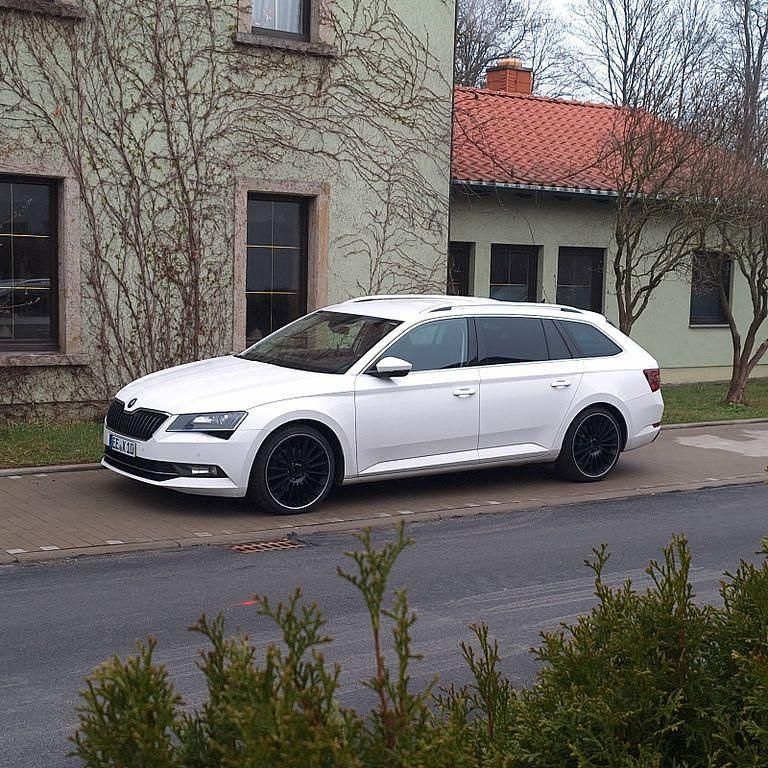 Gebraucht Skoda Superb 150 PS (110 kW) 2019 Weiß Kombi