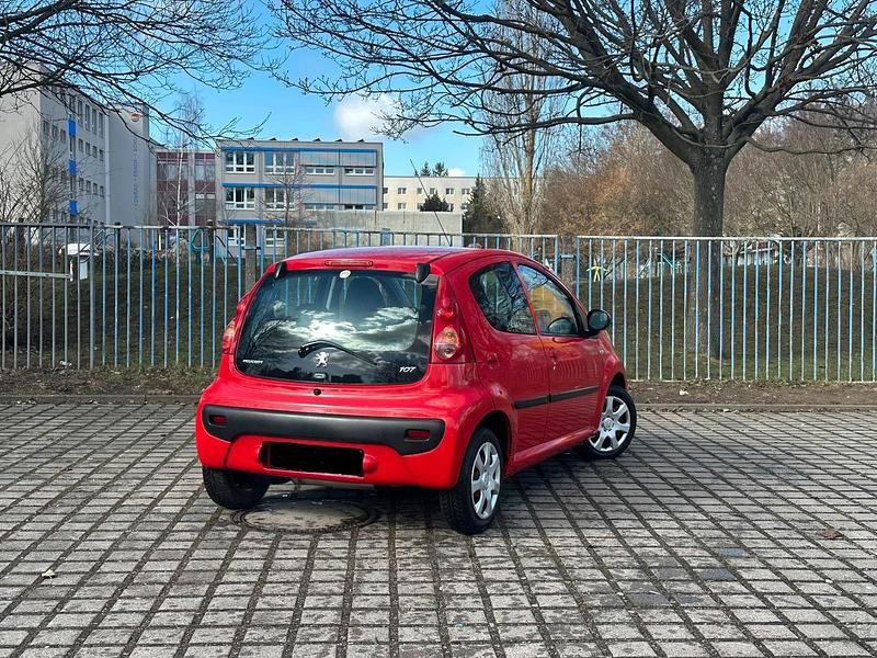 Gebraucht Peugeot 107 68 PS (50 kW) 2009 Rot Kleinwagen