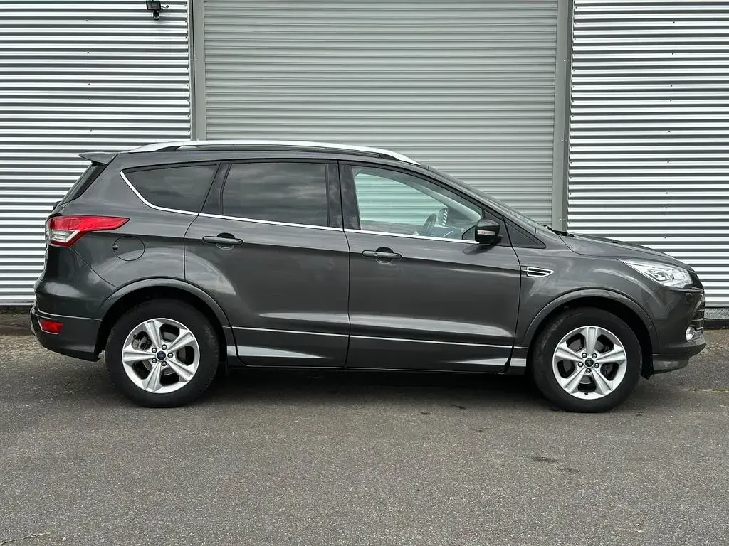 Usata Ford Kuga 150 CV (110 kW) 2016 Grigio SUV