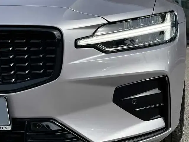 Gebraucht Volvo V60 145 PS (106 kW) 2025 Kombi