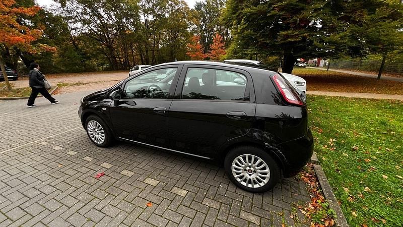 Gebraucht Fiat Punto 69 PS (50 kW) 2013 Schwarz Kleinwagen