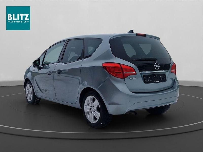 Gebraucht Opel Meriva Design Edition 101 PS (74 kW) 2011 Silber Van / Kleinbus