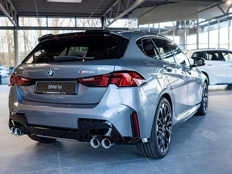 Neu BMW 135 300 PS (220 kW) 2026 Brooklyn grey Kleinwagen