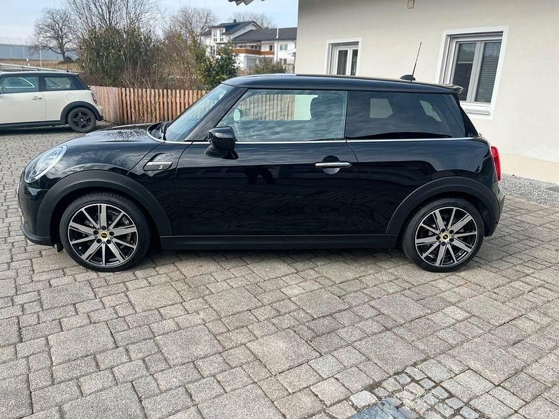 Gebraucht Mini Cooper SE 135 kW (184 PS) 2021 Schwarz Kleinwagen