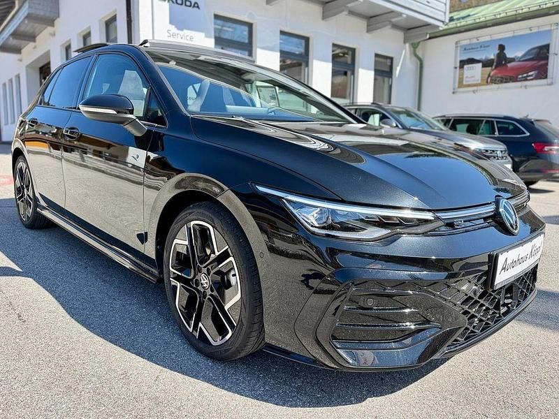 Neu VW Golf VIII R-line 150 PS (110 kW) 2026 Schwarz Limousine