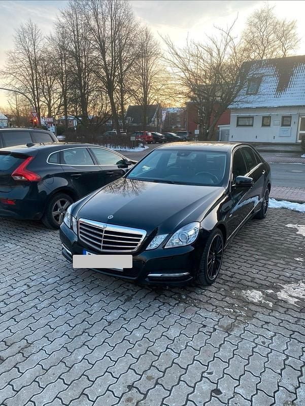 Gebraucht Mercedes E200 Avantgarde 184 PS (135 kW) 2011 Schwarz Limousine
