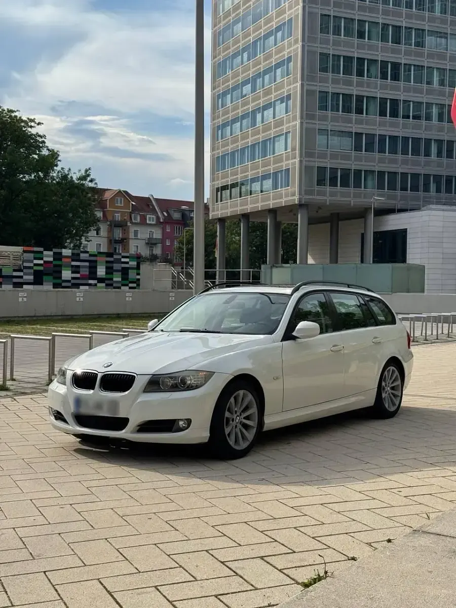 Gebraucht BMW 320 170 PS (125 kW) 2009 Weiß Kombi