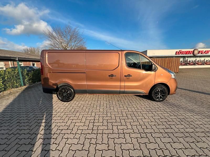 Gebraucht Renault Trafic 140 PS (102 kW) 2017 Braun Van / Kleinbus