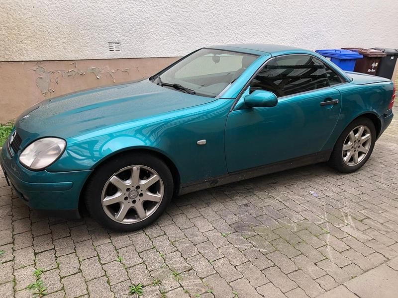 Grün Gebraucht 1999 Mercedes SLK230 Cabrio | 2.100 € - Bild 1/4