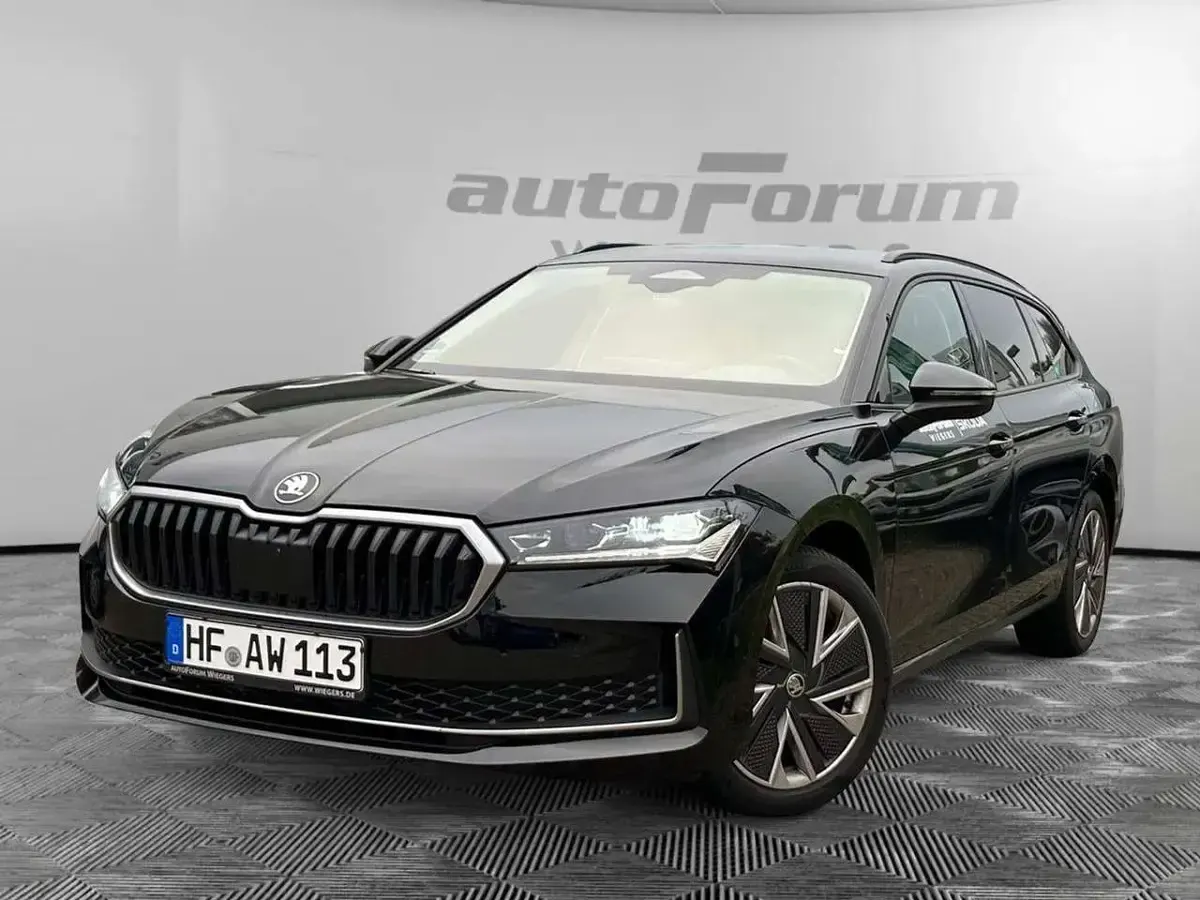 Gebraucht Skoda Superb Selection 150 PS (110 kW) 2024 Ebony schwarz metallic Kombi