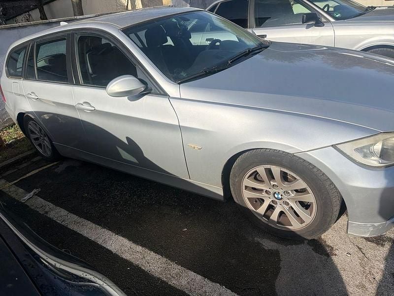 Gebraucht BMW 320 177 PS (130 kW) 2008 Schwarz Kombi