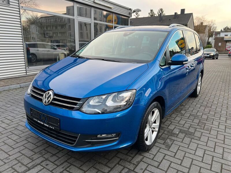 Ravennablau metallic Gebraucht 2018 VW Sharan Highline Van / Kleinbus | 22.800 € (Superpreis) - Bild 1/4