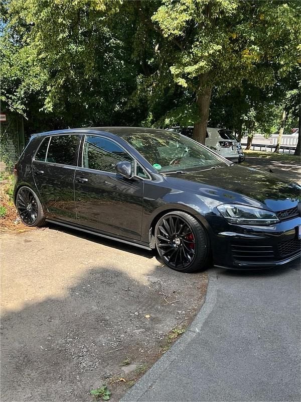 Schwarz Gebraucht 2016 VW Golf VII GTD Kleinwagen | 13.450 € (Guter Preis) - Bild 1/4