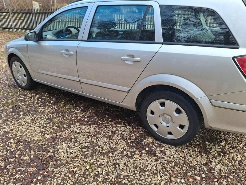 Gebraucht Opel Astra 105 PS (77 kW) 2006 Silber Kombi