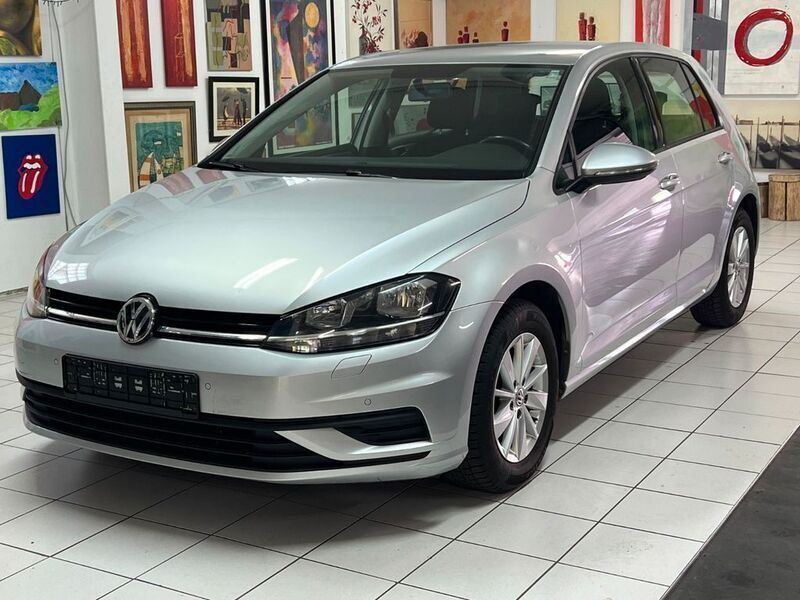 Silber Gebraucht 2019 VW Golf VII Trendline Limousine | 16.500 € (Fairer Preis) - Bild 1/4