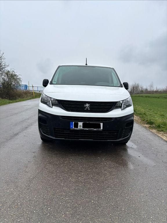 Gebraucht Peugeot Partner 110 PS (80 kW) 2020 Weiß Van / Kleinbus