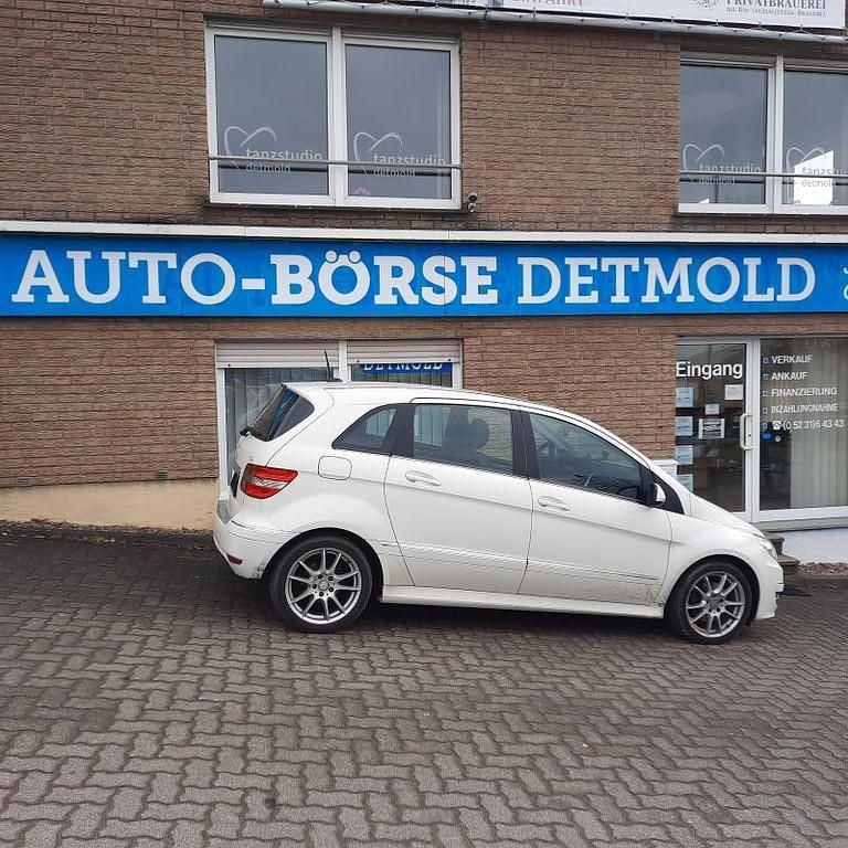 Gebraucht Mercedes B180 109 PS (80 kW) 2011 Weiß Van / Kleinbus