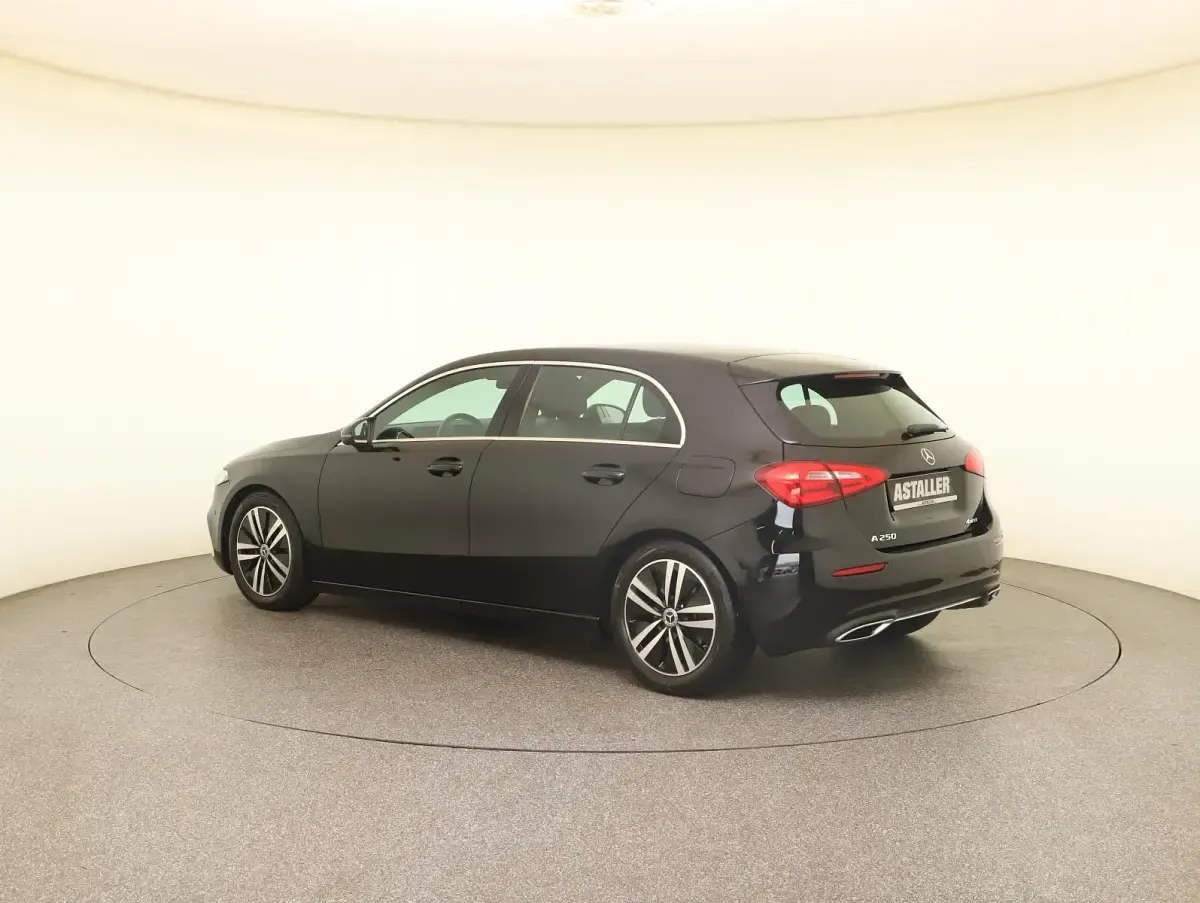 Gebraucht Mercedes A250 Business 224 PS (164 kW) 2020 Unilack nachtschwarz Limousine