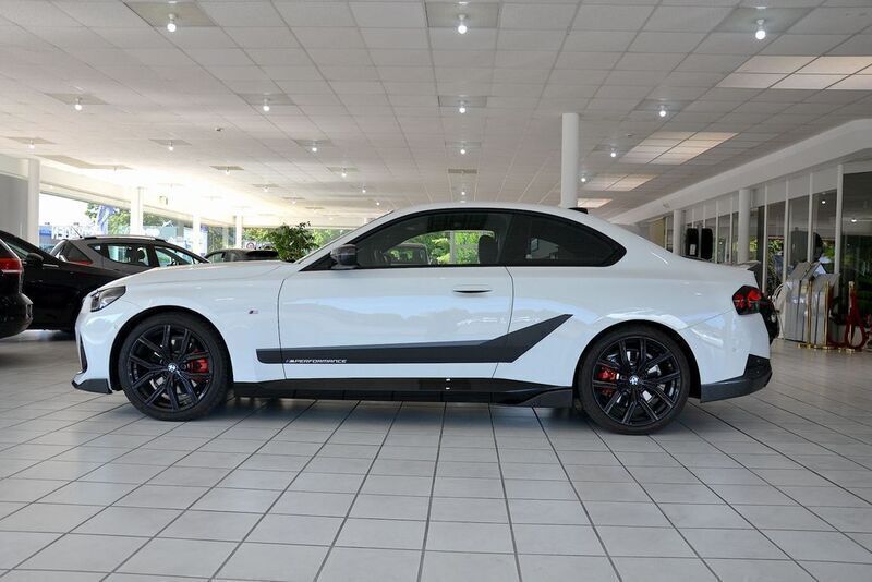 Gebraucht BMW 230 Performance 258 PS (189 kW) 2022 Weiß Coupé
