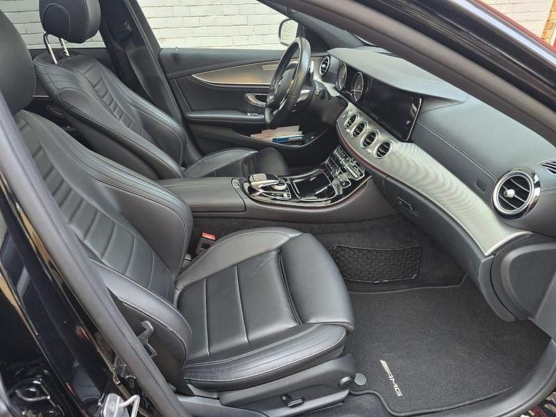 Gebraucht Mercedes E220 AMG line 194 PS (142 kW) 2017 Schwarz Limousine
