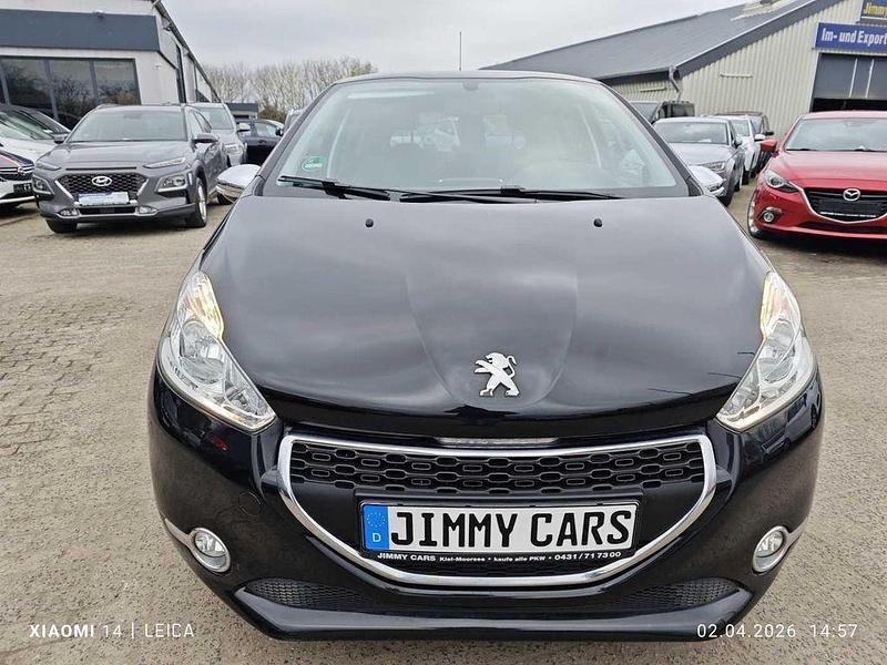 Gebraucht Peugeot 208 Active 82 PS (60 kW) 2015 Schwarz Kleinwagen