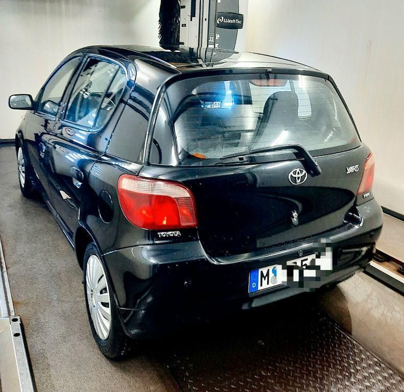 Schwarz Gebraucht 2002 Toyota Yaris Sol Limousine | 2.550 € (Fairer Preis) - Bild 1/2