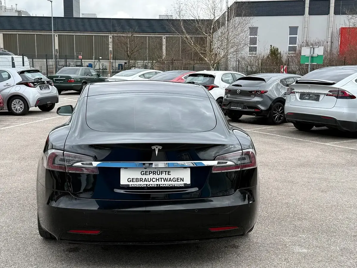Käytetty Tesla Model S 310 kW (422 HP) 2018 Musta Viistoperä