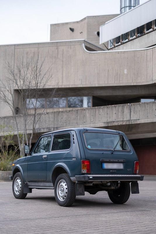 Second-hand Lada niva 82 CP (60 kW) 2002 Verde SUV